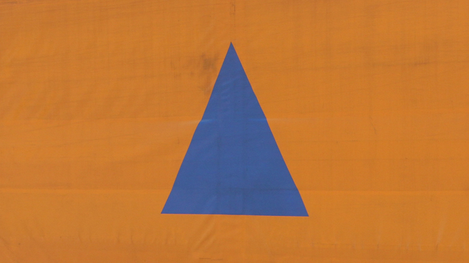 logoer---trekant-02